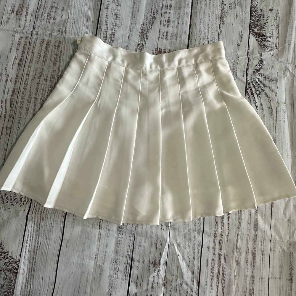 White pleated skirt with built in shorts
